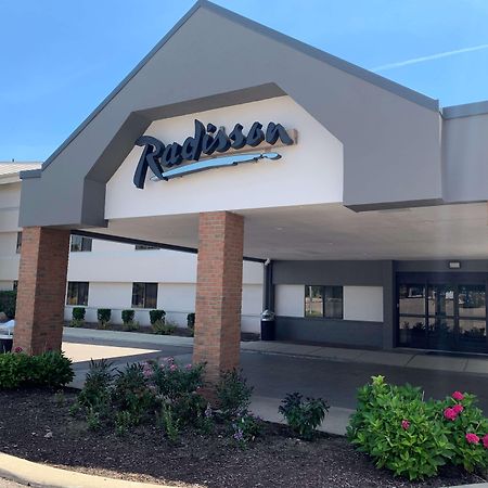 Radisson Hotel Detroit-Farmington Hills Exterior photo