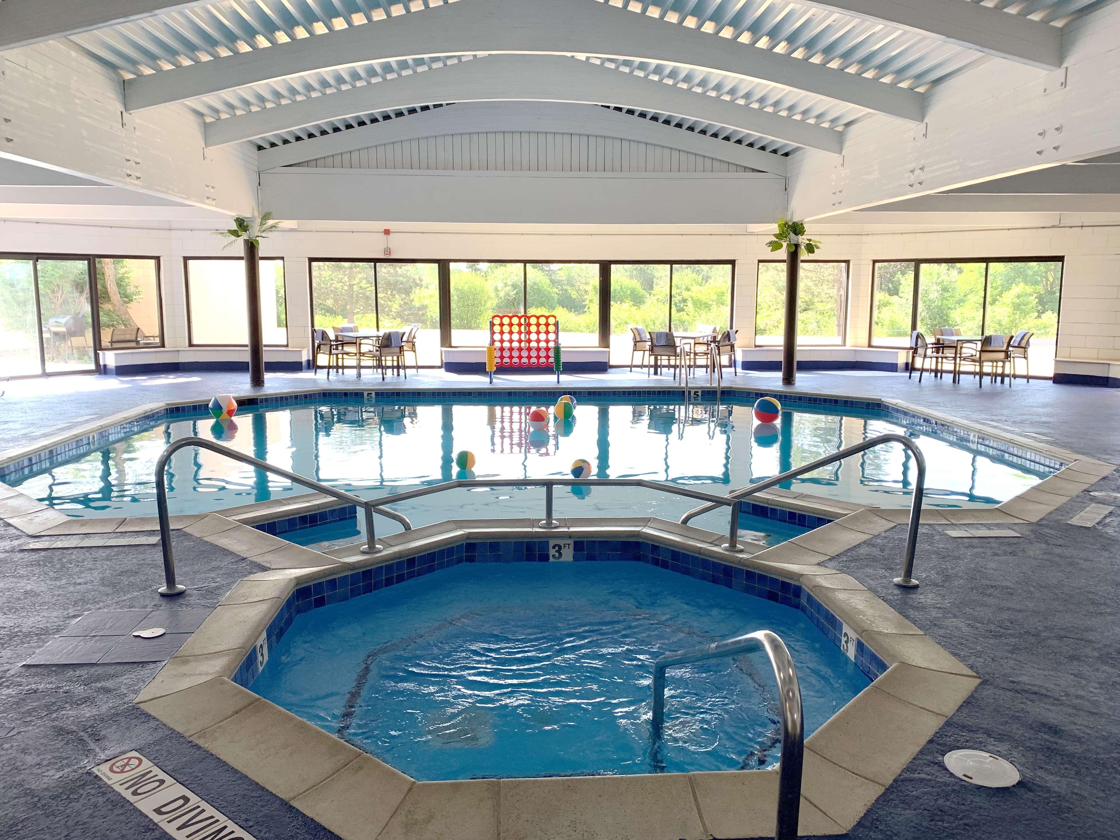 Radisson Hotel Detroit-Farmington Hills Exterior photo