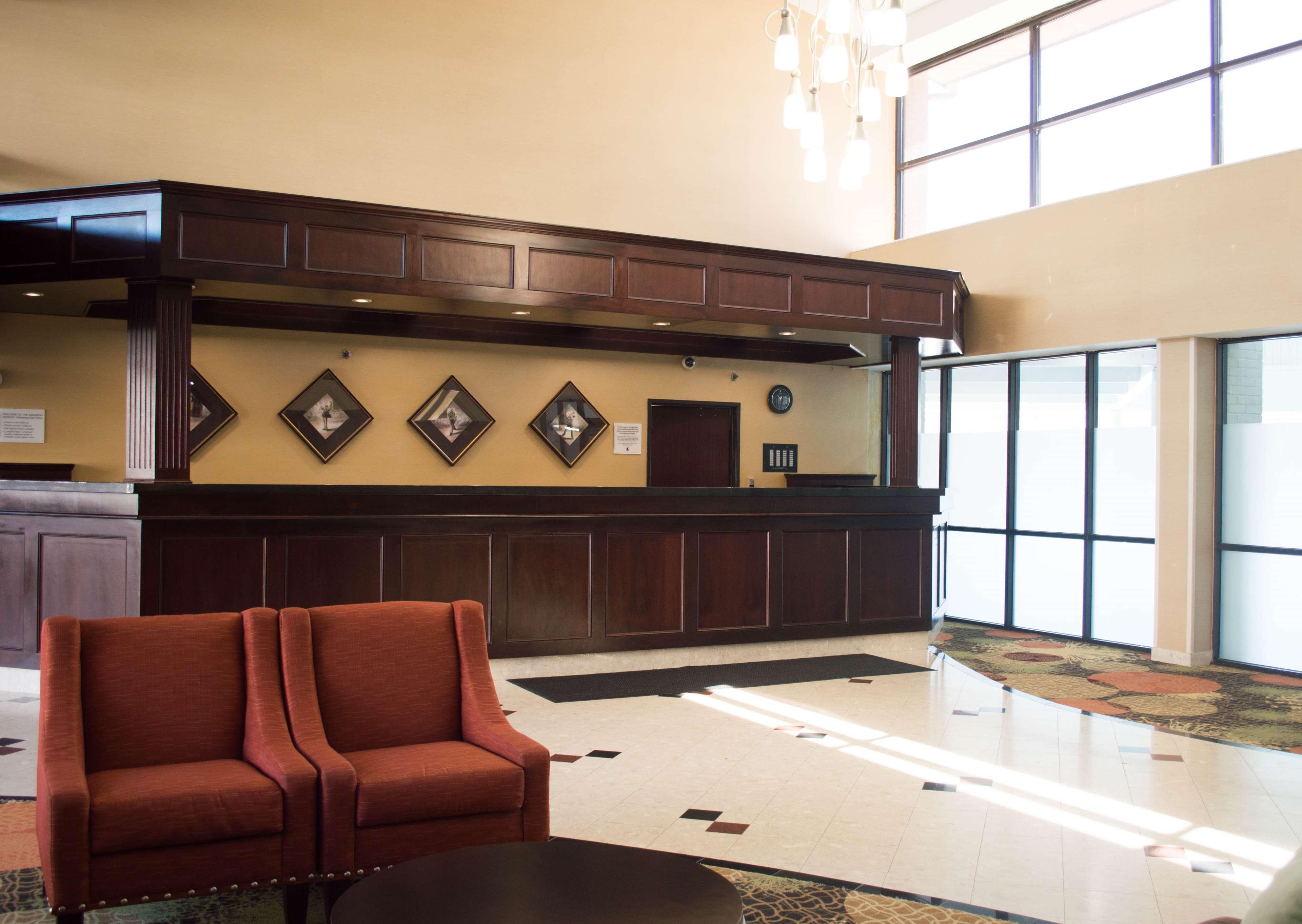 Radisson Hotel Detroit-Farmington Hills Exterior photo