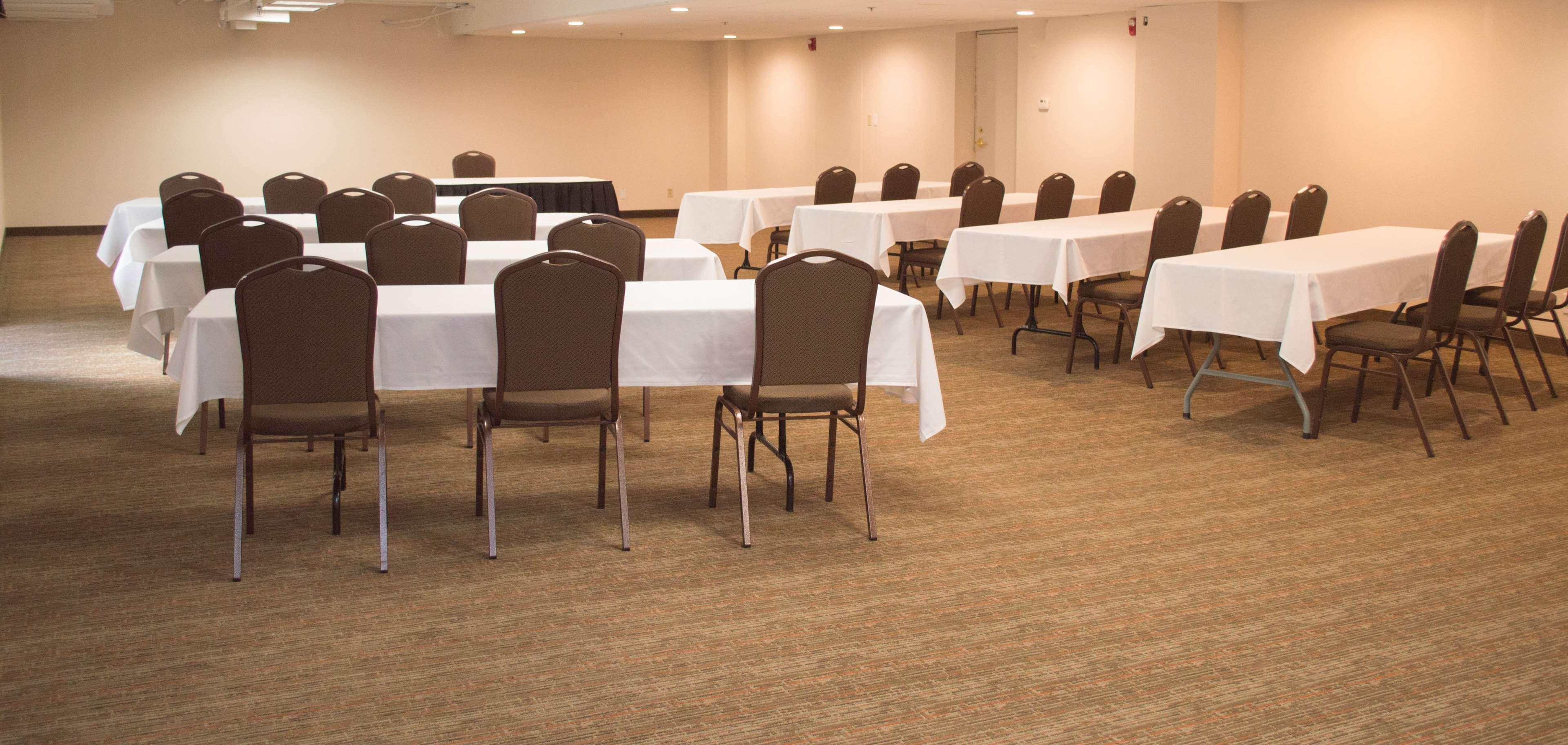 Radisson Hotel Detroit-Farmington Hills Exterior photo