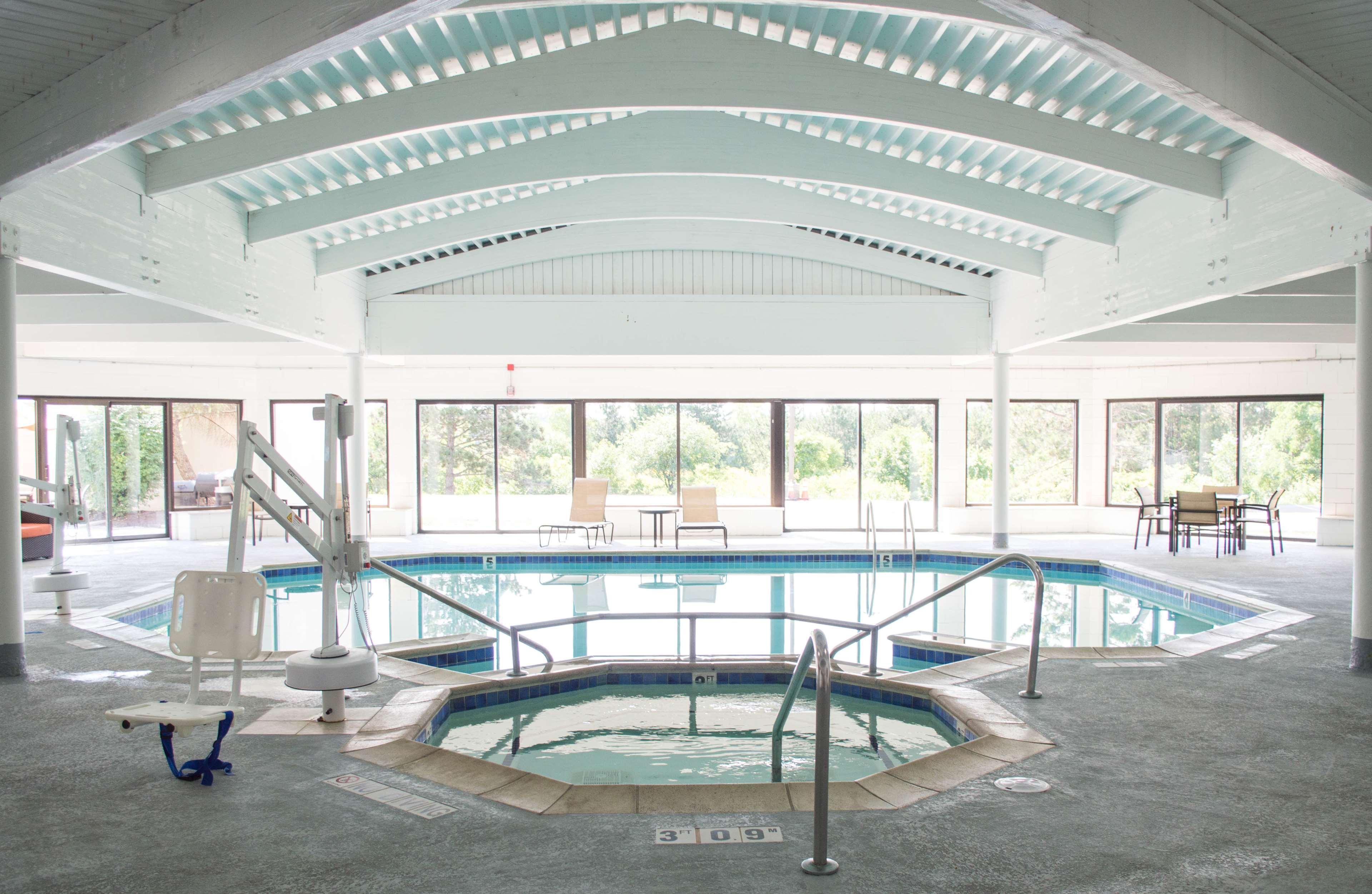 Radisson Hotel Detroit-Farmington Hills Exterior photo