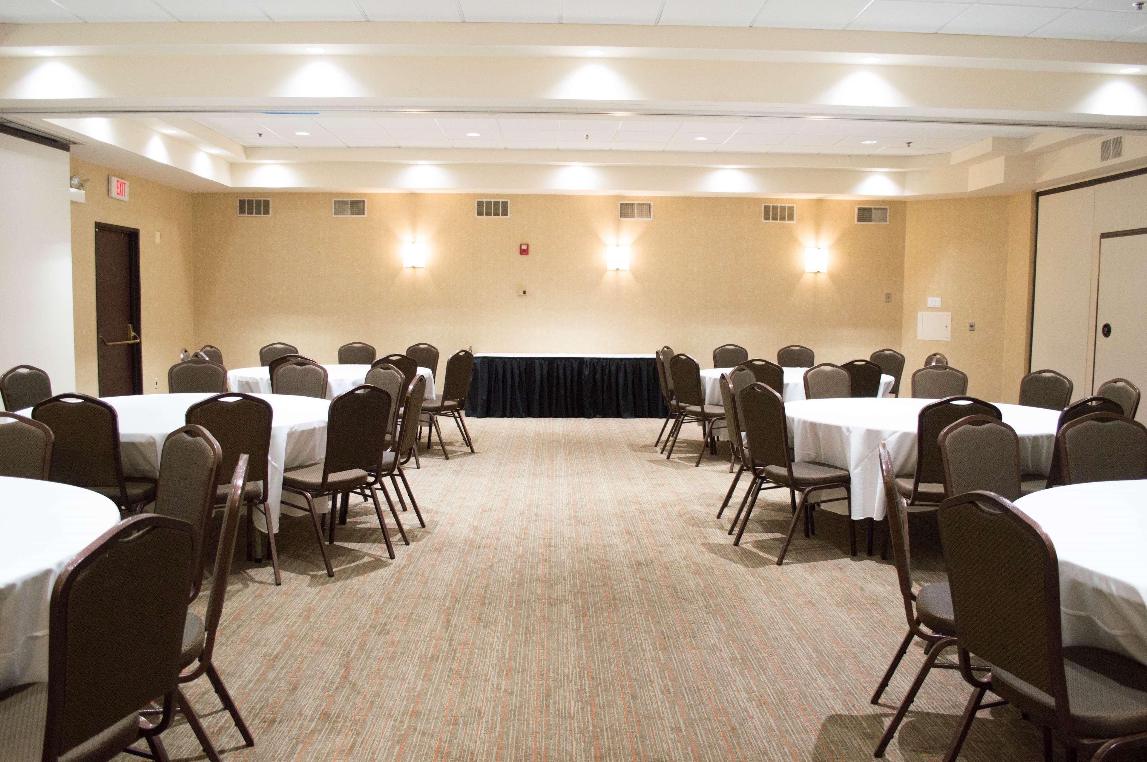 Radisson Hotel Detroit-Farmington Hills Exterior photo