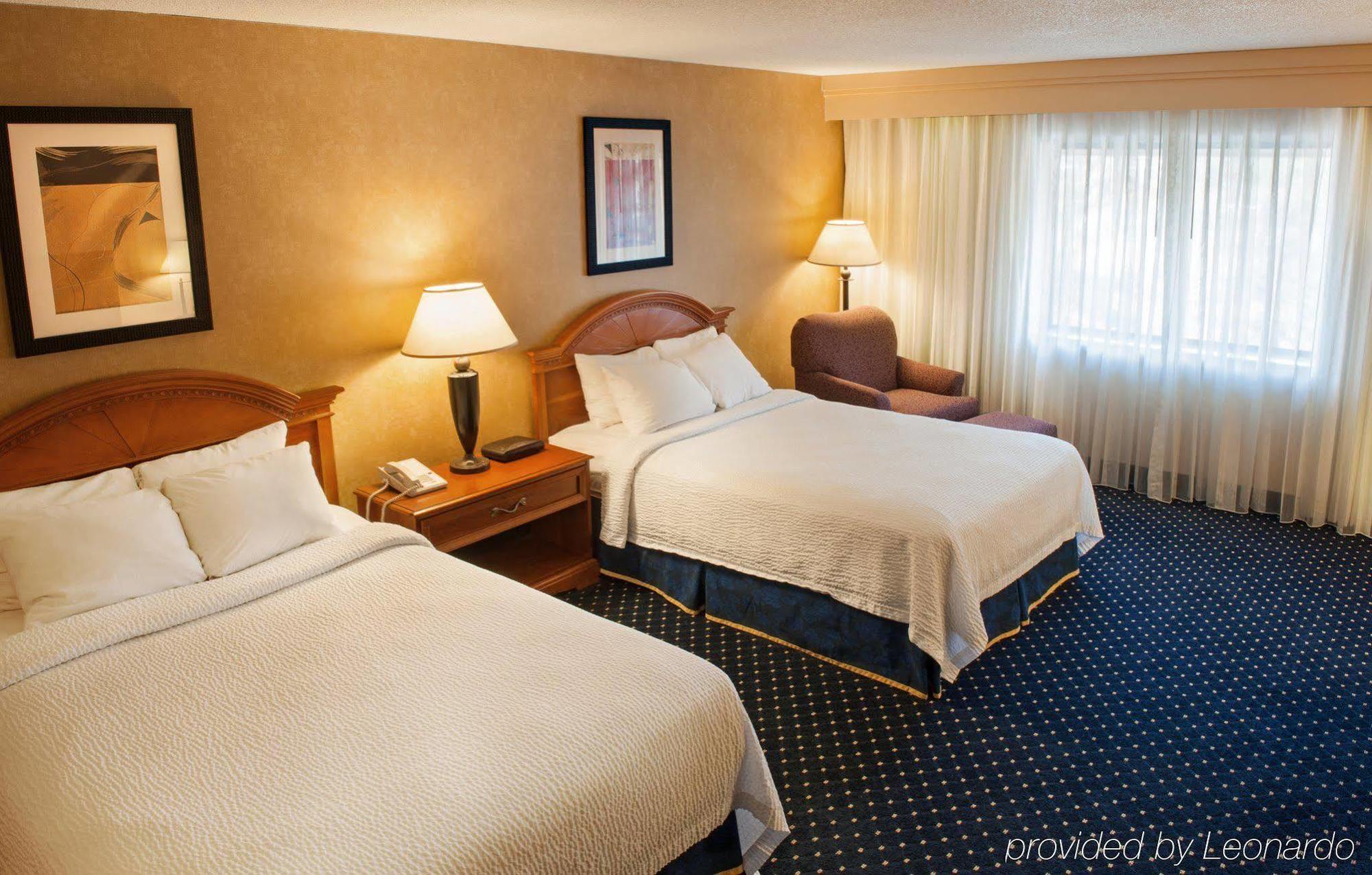 Radisson Hotel Detroit-Farmington Hills Exterior photo