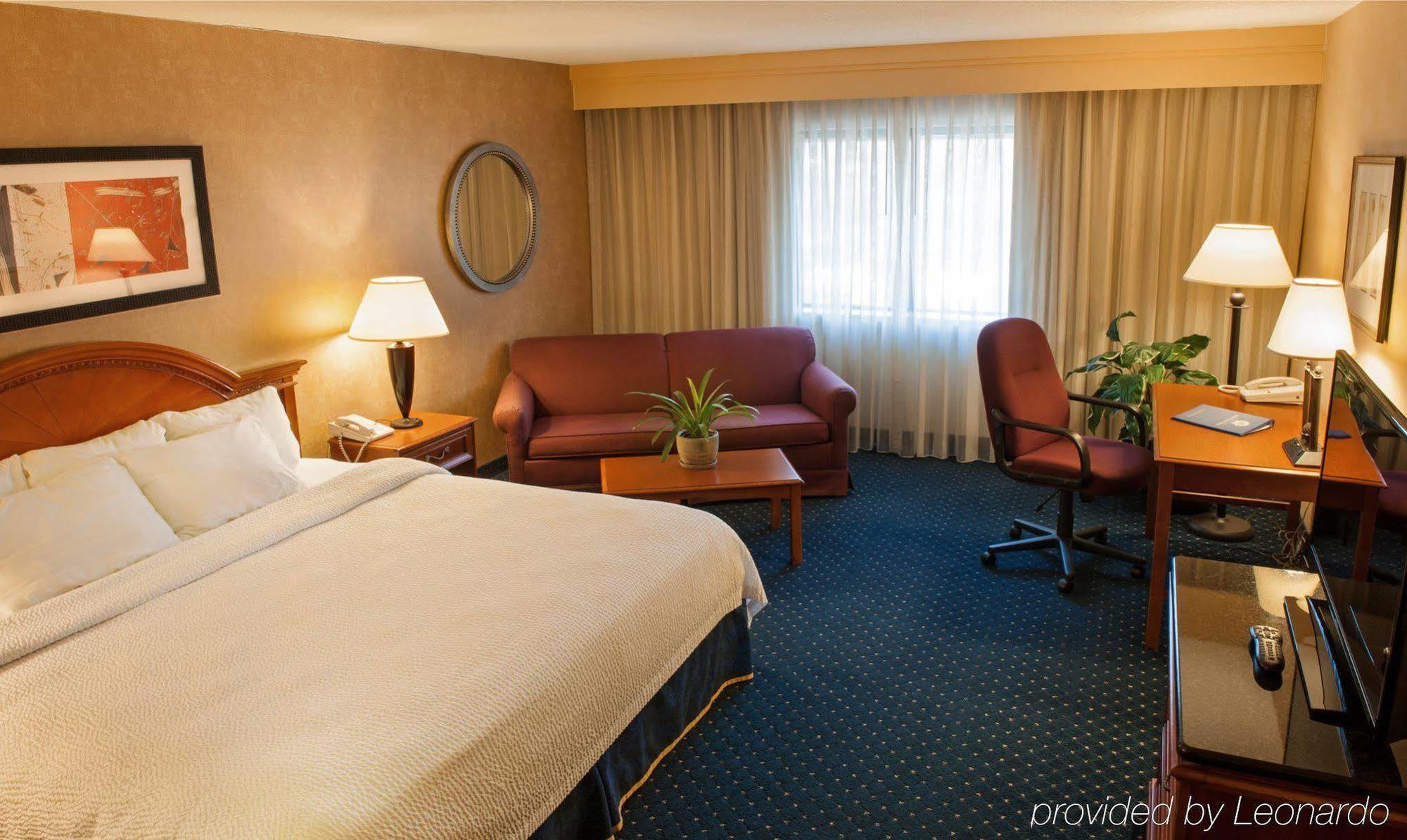 Radisson Hotel Detroit-Farmington Hills Exterior photo