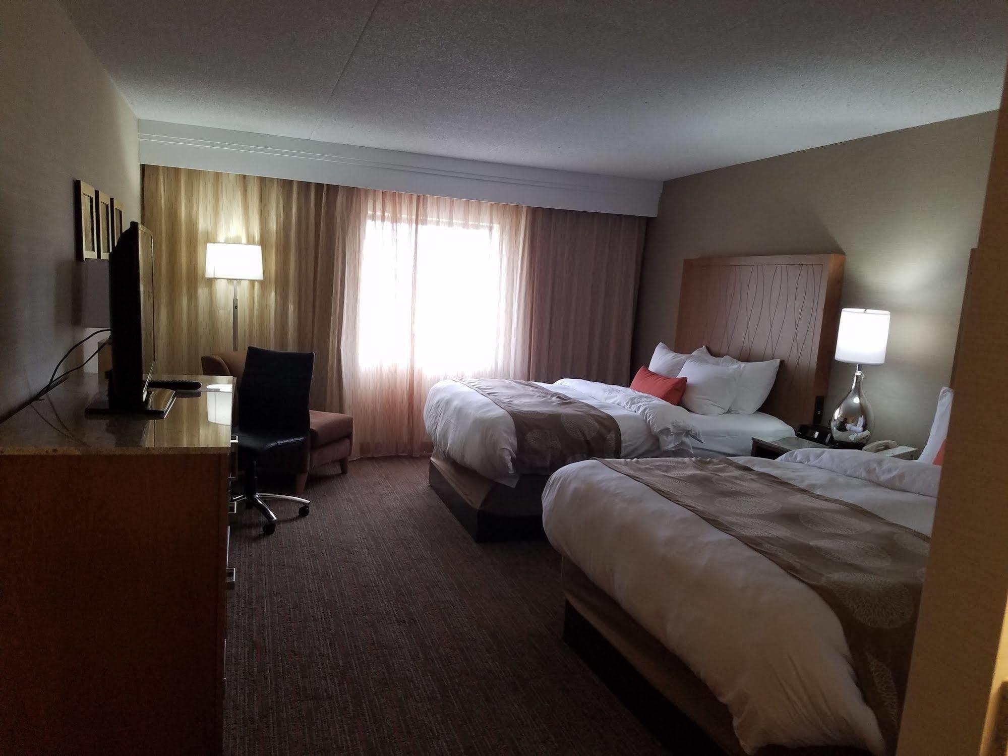 Radisson Hotel Detroit-Farmington Hills Exterior photo