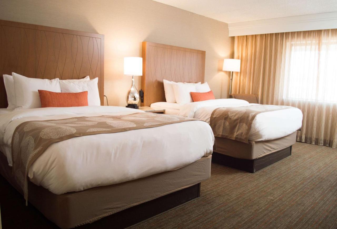 Radisson Hotel Detroit-Farmington Hills Exterior photo