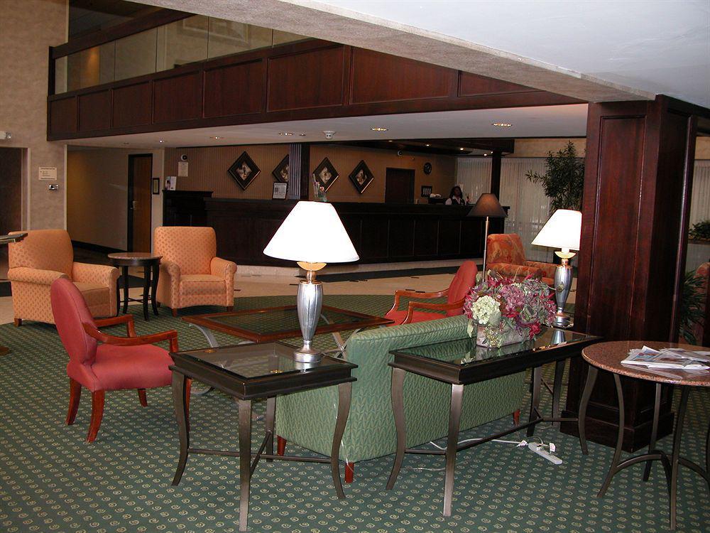 Radisson Hotel Detroit-Farmington Hills Exterior photo